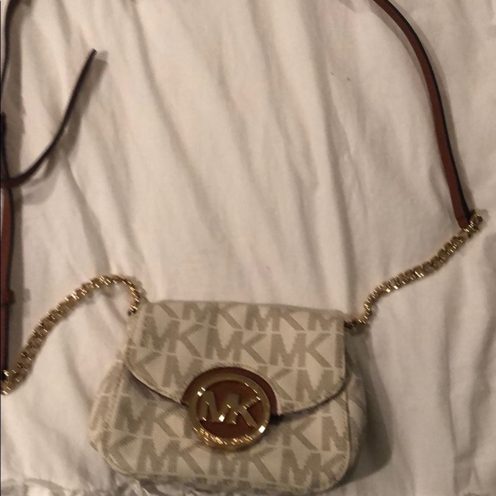 Crossbody purse